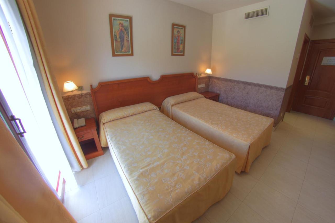 Hotel Avenida Beas de Segura Стая снимка