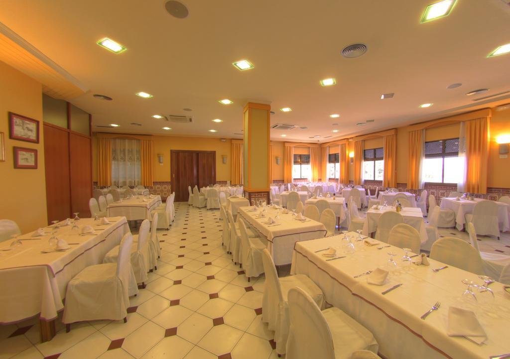 Hotel Avenida Beas de Segura Екстериор снимка